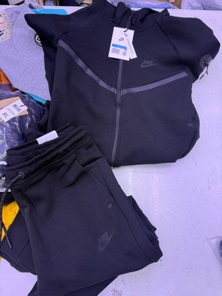 Conjunto Nike Tech Fleece Negro