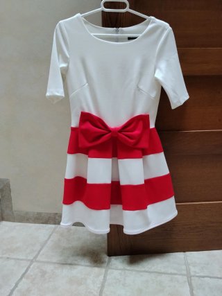 Vestido blanco y rojo con lazo