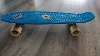Patinete azul como nuevo