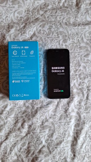 Samsung Galaxy J6 32GB Caja y Fundas