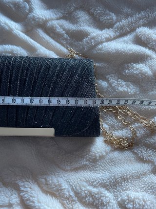Bolso de fiesta negro y dorado
