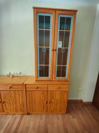 Vendo urgentemente mobili in pino con vetrine