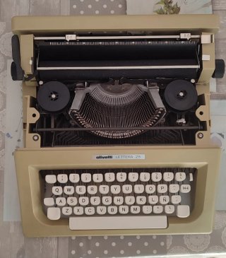 Máquina de escribir Olivetti Lettera 25