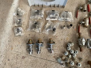 Lote Fontanería: Válvulas, Racores y Grifos