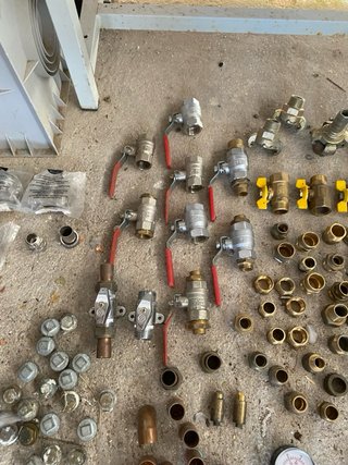 Lote Fontanería: Válvulas, Racores y Grifos