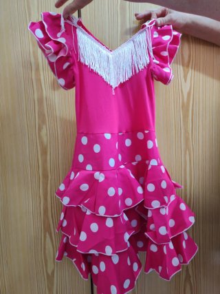 Traje de flamenca lunares, para niña de 5 ó 6 años