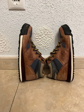 New Balance 710 Botas Marrones y Azules