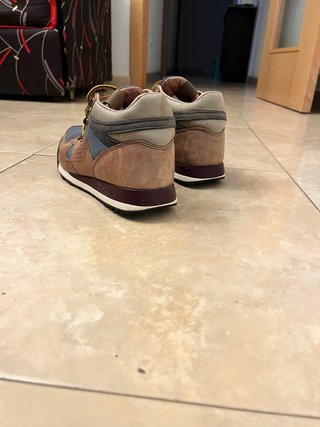 New Balance 710 Botas Marrones y Azules