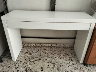 Tocador blanco con cajón