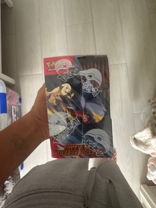 Caja de Cartas Pokémon Rivales Predestinados