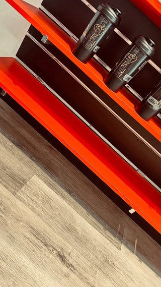 Scaffali rossi da 120 x 30 cm
