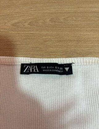 Top Zara blanco con volantes y cordón