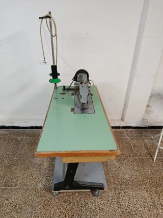 Máquina de coser Adler industrial