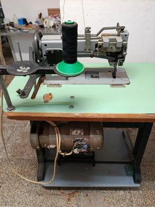 Máquina de coser Adler industrial