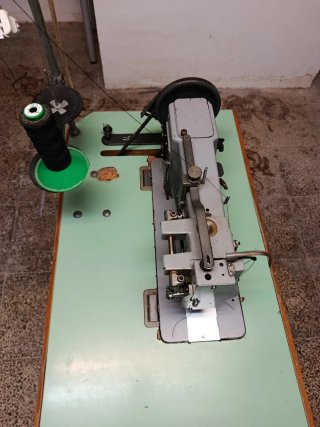 Máquina de coser Adler industrial