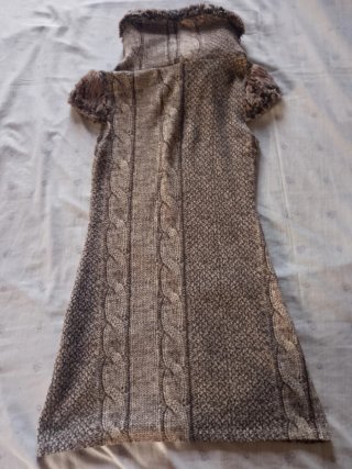 Miniabito invernale beige/marrone con pelliccia