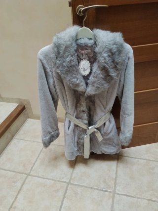 Chaquetón Red Queen gris talla única