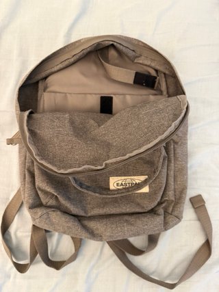 Mochila Eastpak Gris