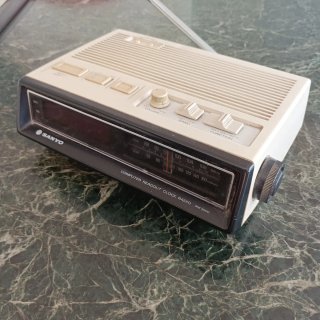 Radio despertador Sanyo RM 5500