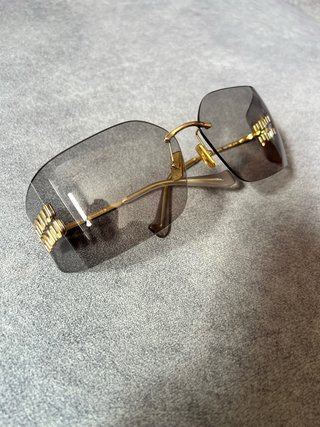 Gafas Miu Miu gris y dorado
