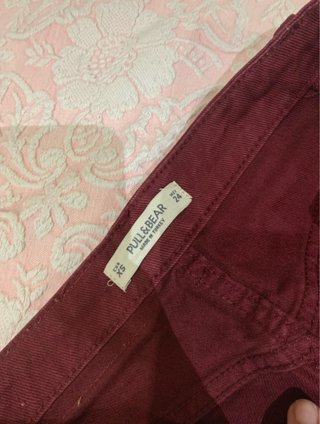 Falda vaquera corta Pull&Bear roja