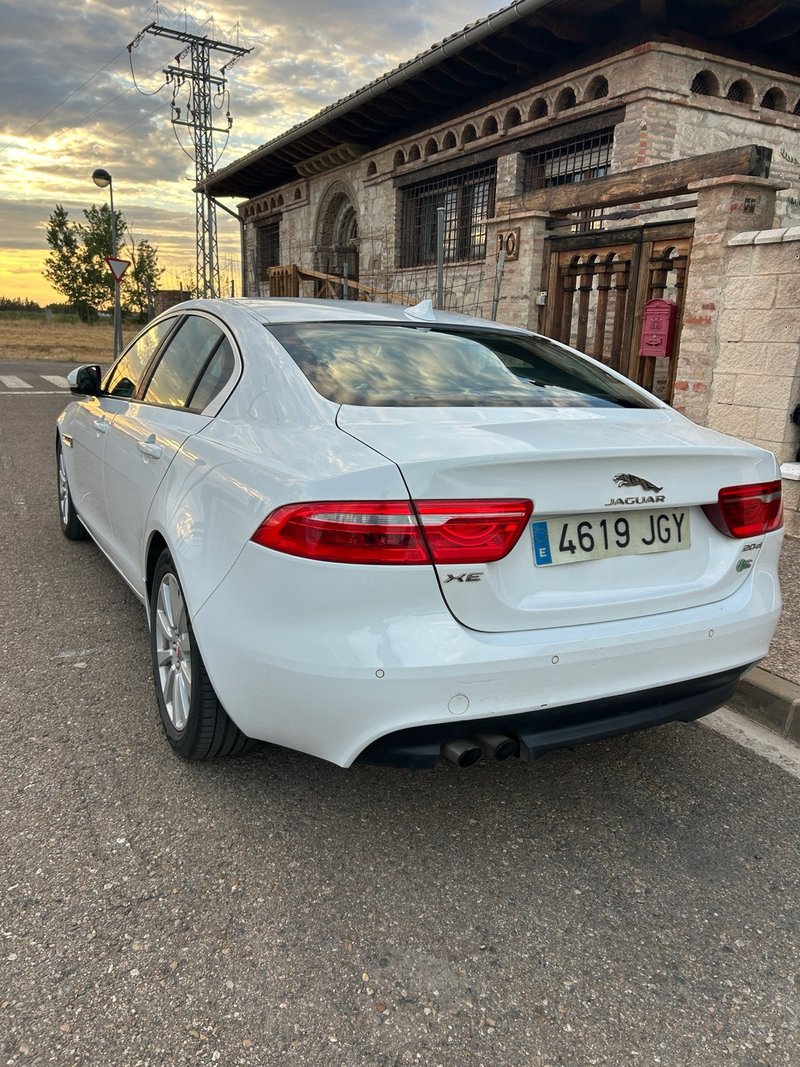Jaguar XE 2015 - foto 1