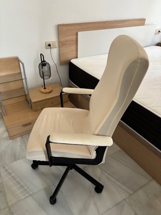 Silla de oficina con funda beige