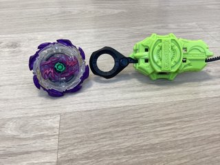 Beyblade con Lanzador Eurostrike