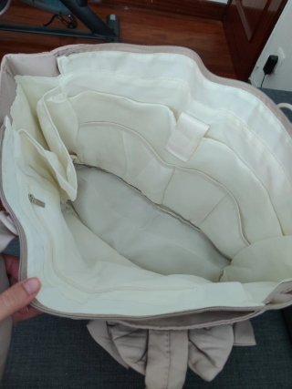 Bolso tote acolchado con lazo