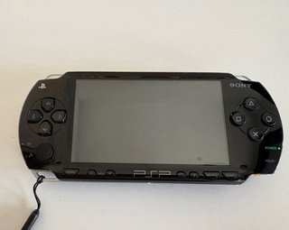 Consola Sony PSP 1004 Negra + Juegos y Accesorios