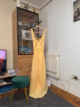 Vestido de fiesta plisado amarillo pastel