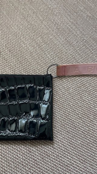 Bolso mano Bimba y Lola negro
