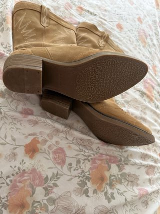 Botas de ante beige y marrón