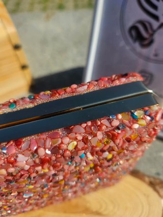 Bolso de fiesta multicolor con pedrería