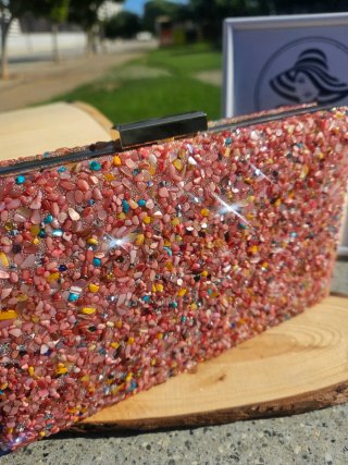 Bolso de fiesta multicolor con pedrería