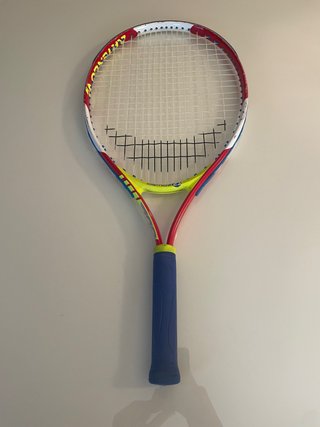 Raqueta de tenis infantil de la marca ARTENGO
