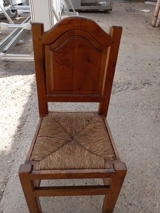 Lote de Sillas de Madera Rústicas