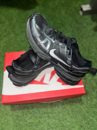 Zapatillas Nike Negras y Plateadas