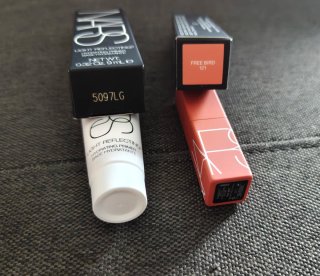NARS Light Reflecting Primer y Lipstick