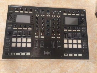 Controlador DJ Traktor Kontrol S8 native instrumen