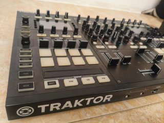 Controlador DJ Traktor Kontrol S8 native instrumen