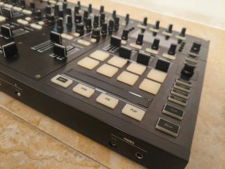 Controlador DJ Traktor Kontrol S8 native instrumen