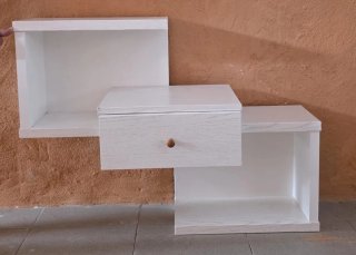 Recibidor con espejo y estantes