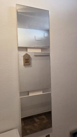 Recibidor con espejo y estantes