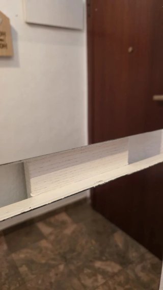 Recibidor con espejo y estantes