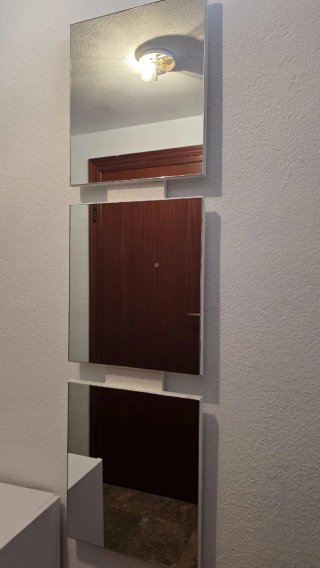 Recibidor con espejo y estantes