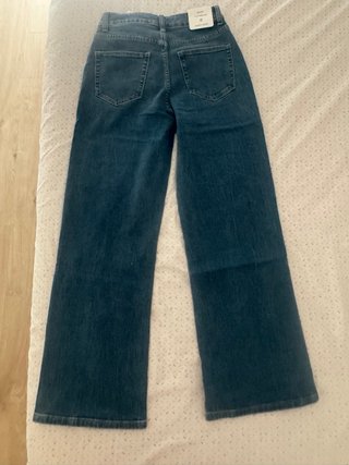 Pantalón inspiración loewe azul con etiquetas.