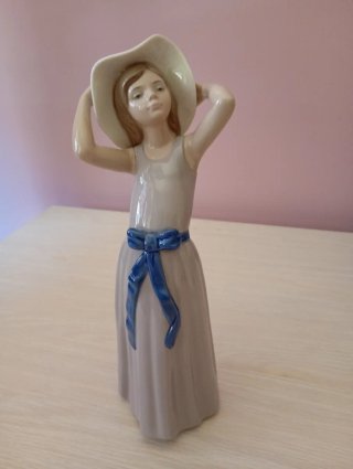 Figura statuetta Lladro "Coy" 5011