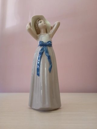 Figura statuetta Lladro "Coy" 5011