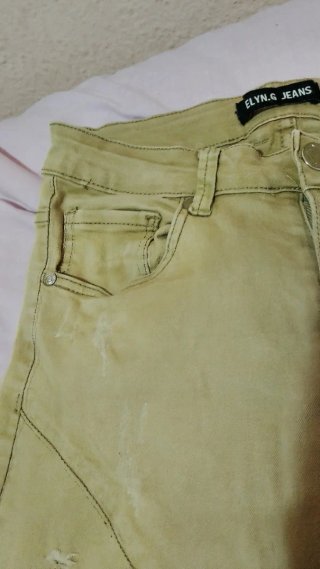 Pantalones vaqueros mujer beige desgastados